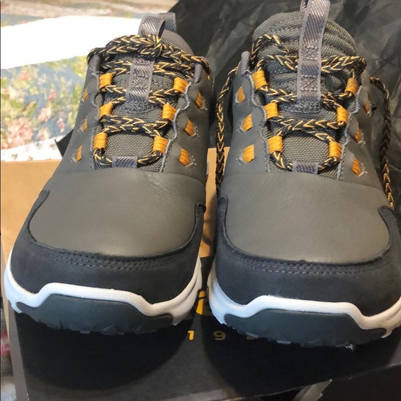 Teva shoes - Picture 1 of 8